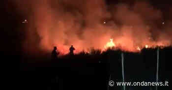 Tre incendi nella notte ad Agropoli. Vigili del Fuoco e Protezione Civile in azione per domare le fiamme – Ondanews.it - ondanews