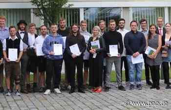 45 Schüler des Beruflichen Bildungszentrums erhalten Bayerischen Staatspreis - Passauer Neue Presse - PNP.de