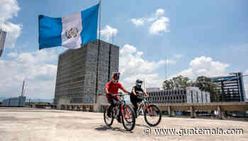 Kenneth Zamora acompañó a Johnny Salido, atleta de Red Bull, a recorrer Ciudad de Guatemala - Guatemala.com