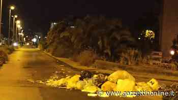 Giarre, microdiscarica a centro di carreggiata. L’ultima frontiera dello sporcaccione - Gazzettinonline