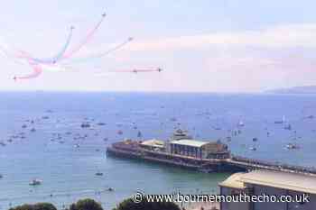 Picture of the Day: Bournemouth Pier Red Arrows salute