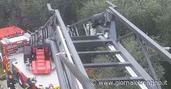 Camper tampona i vigili del fuoco di Arco e non si ferma. Appello sui social per la ricerca - Trentino