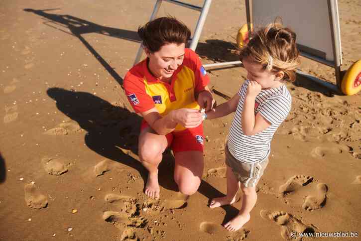 Dubbel zoveel verloren gelopen kinderen in juli, tot grote frustratie van strandredders: “Ouders moeten hun kinderen altijd in de gaten houden”