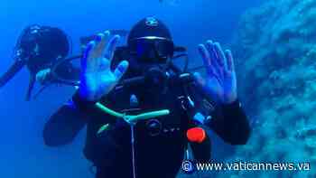 “Da meraviglia a cimitero”: sub all’opera per difendere il Grande Blu - Vatican News - Italiano