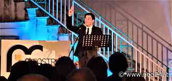 Lino Guanciale emoziona Noci con il reading teatrale “Fuggi la terra e l'onde” - NOCI24.it