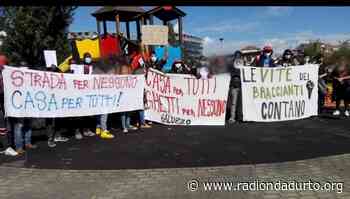 SALUZZO (CUNEO) : GIOVEDI 4 AGOSTO SCIOPERO DEI BRACCIANTI AGRICOLI - Radio Onda d'Urto