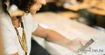 Mailtje gecheckt tijdens het rijden: tien dagen rijverbod - Het Laatste Nieuws