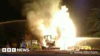 Hull gas mains fire leaves 370 homes without supply - BBC