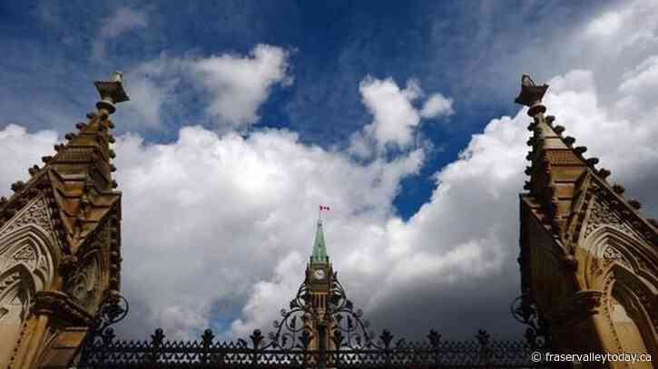 Police arrest driver in early morning Parliament Hill crash