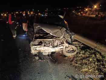 Motorista morre em batida entre carro e caminhão, em Arapoti - Globo