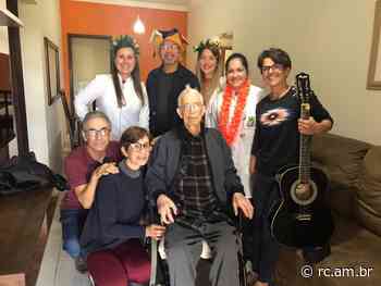 (Vídeo) Assistência Domiciliar de Brusque passa a usar a musicoterapia em visitas - Rádio Cidade