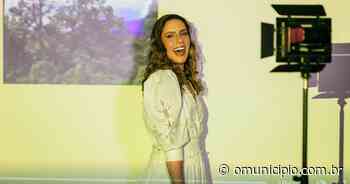 Cantora Bia Barros lança música em homenagem a Brusque; assista o clipe - O Município