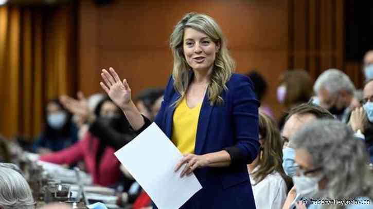 Canadian foreign minister urges China to stand down on Taiwan amid military exercises