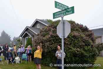 Ucluelet unveils new bilingual Nuu-chah-nulth / English street signs