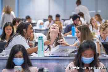 In photos: First-year students at Medical College of Georgia gifted stethoscopes - Jagwire – Augusta