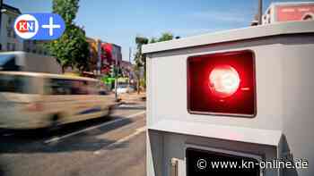 Niedersachsen: Unbekannter schiebt Strohballen direkt vor einen Blitzer