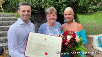 Marjorie Prescott habitué di Sorrento da 50 anni, la turista inglese premiata dal Sindaco Coppola - Positano Notizie