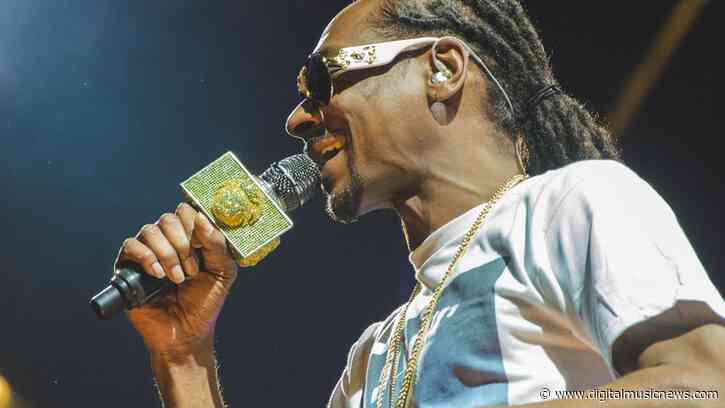 Snoop Dogg & Kenya Barris Team Up for Sports Comedy, ‘The Underdoggs’