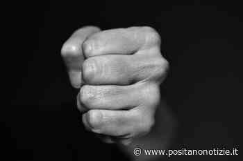 «Mi servono i soldi per la droga», 28enne picchia zio e nonno a Vico Equense. Intervengono i Carabinieri - Positano Notizie