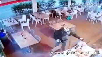 Pescara, l'omicidio di Walter Albi ripreso dalle telecamere - TGCOM