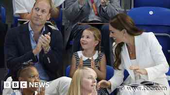 Princess Charlotte joins Duke and Duchess at Commonwealth Games - BBC