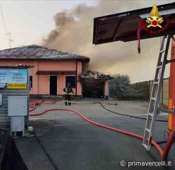 Auto in fiamme in un garage a Borgo Vercelli - Prima Vercelli