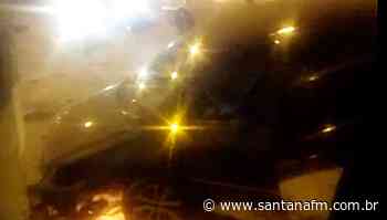 Motorista é ejetado de carro em acidente no Morada Nova - Rádio Santana FM