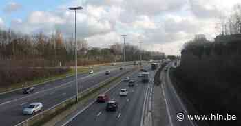 Ongeval op de R0 Buitenring van Brussel ter hoogte van Dilbeek richting Halle: twee rijstroken versperd - Het Laatste Nieuws