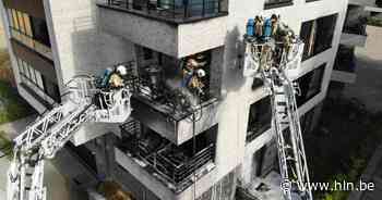 Isolatie van gevel vat vuur bij terrasbrand: twee appartementen onbewoonbaar verklaard - Het Laatste Nieuws