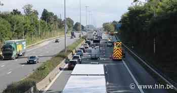 Verkeersongeval op de E40 van Luik naar Brussel ter hoogte van Sint-Stevens-Woluwe: rechterrijstrook versperd - Het Laatste Nieuws