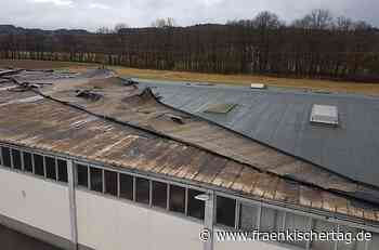 Sturm reißt in Stockheim Lagerhallen-Dach auf - Fränkischer Tag