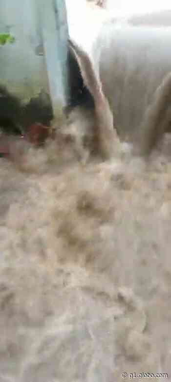 Chuva volta a alagar ruas de Natal, abre cratera e agrava situação em diferentes cidades do RN - Globo