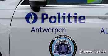 Turkse arbeiders Borealis-werf verzamelen aan politiekantoor | Antwerpen | hln.be - Het Laatste Nieuws