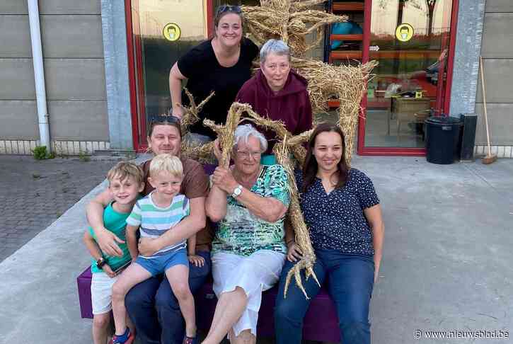Buurtcomité maakt eigen strooien hopduvel