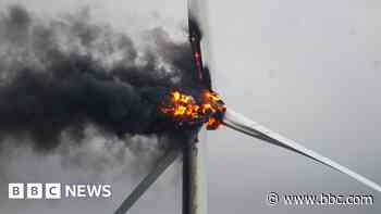 Sutton Fields: Dramatic pictures show Hull wind turbine on fire - BBC