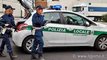 Vigevano, in tre sul motorino e uno senza casco: arriva la maximulta - IL GIORNO