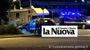 L'auto dei carabinieri esce di strada a Caorle, erano stati chiamati per una lite - La Nuova Venezia