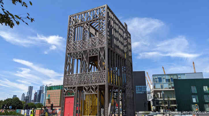 Visit a viewing platform in North Greenwich