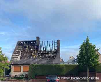 Dachstuhlbrand in Spellen: Flammen schlugen meterhoch aus dem Gebäude, Menschen kamen nicht zu Schaden - www.lokalkompass.de