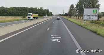 Verkeersongeval op de E403 richting Brugge ter hoogte van Ruddervoorde: één rijstrook versperd - Het Laatste Nieuws