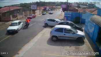 Motociclista fica ferido após colidir contra veículo em Ponta Grossa; vídeo - Massa News
