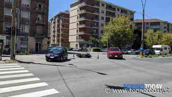 Incidente a Collegno, impatto all'incrocio tra una moto e un'auto - TorinoToday