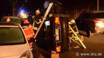 Gerüst aus Leitern gebaut: Glinde: Feuerwehr rettet Mann aus umgekipptem Auto - shz.de