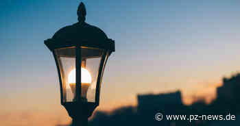 Lkw-Fahrer kracht betrunken gegen Straßenlaterne in Pforzheim und fährt weiter - Pforzheim - Pforzheimer Zeitung