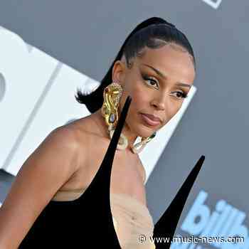 Doja Cat claims she can longer send replies on Twitter