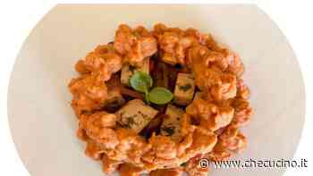 Tofu grigliato con pomodoro e crema di melanzane, il piatto veg che fa gola a tutti - CheCucino.it