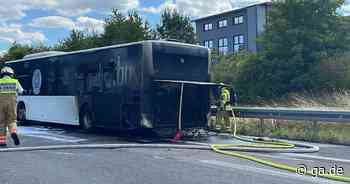 Bornheim: Bus geriet auf der A555 in Brand​ - zwischen Wesseling und Bonn - General-Anzeiger Bonn