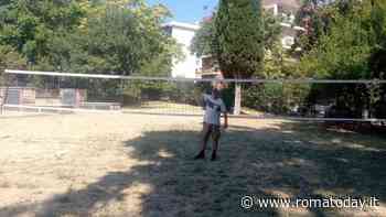 I vandali non fermano lo sport all'aperto: ripristinato il campo da volley