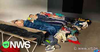 Opvallend beeld in het S.M.A.K. in Gent: kinderen overnachten in museumzaal, tussen waardevolle kunstwerken - VRT NWS