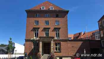 Standesamt Kiel: Das lange Warten auf die Geburtsurkunde - NDR.de